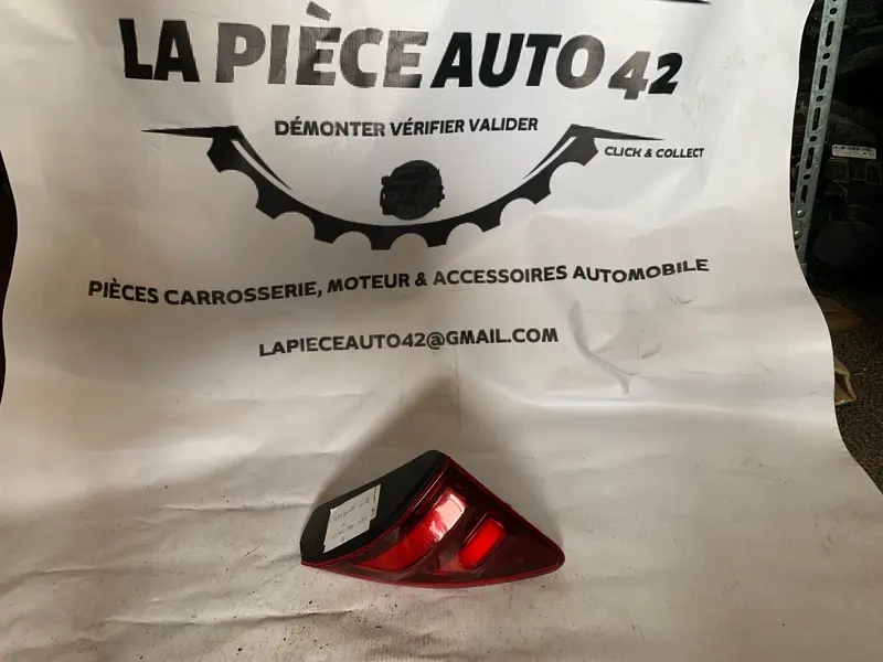 Feu arrière droit intérieur Peugeot 3008 1 phase 2