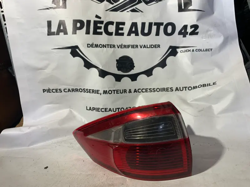 Feu arrière gauche extérieur Ford CMAX 2