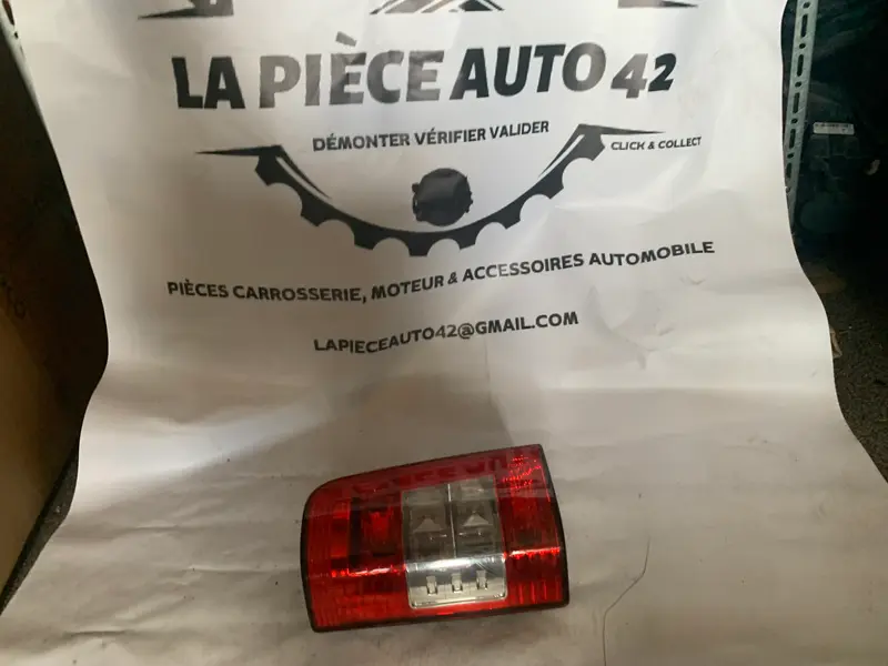 Feu arrière gauche Peugeot partner 1 phase 2