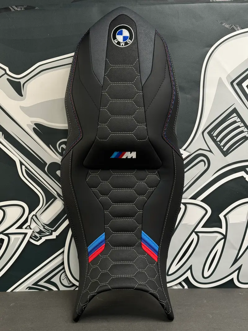 Garnissage Selle BMW F900R / F900XR Sur-Mesure ( 2020 à Aujourd'hui ) — Insert Tricolore ///M