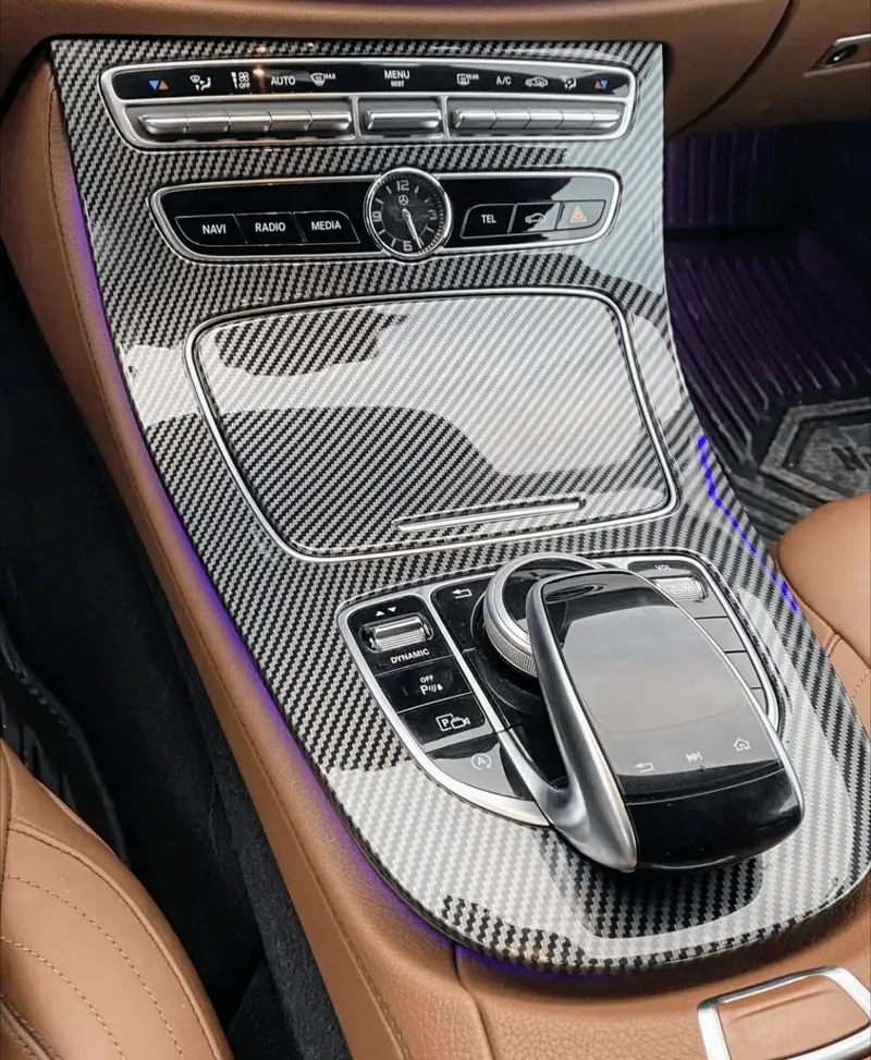 Garniture console centrale carbone replica pour Mercedes Classe E W213 (2015 - 2023)