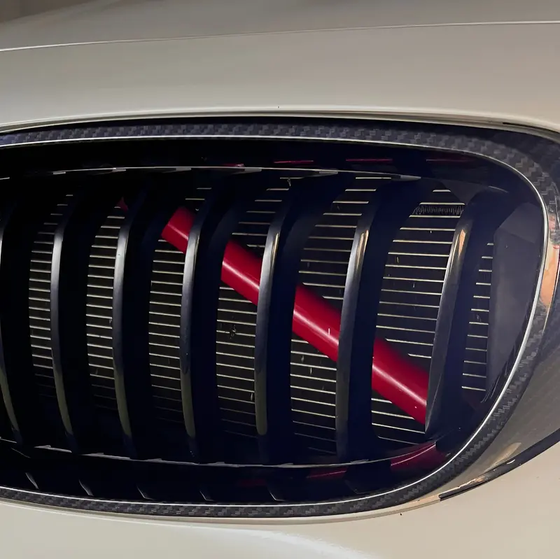 Garnitures Barres de renfort de calandres avant BMW V-Brace de Couleur Blanche Rouge Vert Bleu Jaune