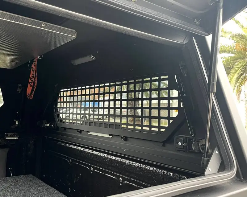 Grille de Sécurité Fenêtre Arrière ALU-CAB Contour – Protection Maximale