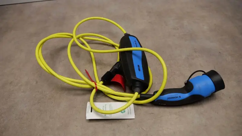 Mennekens Fiche de recharge à domicile 4.5m 20A - Utilisé