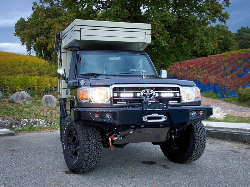 Pack LED Calandre LAZER LAMPS Toyota Land Cruiser 70-Serie 2007-2023 — 2x ST4 Intégré