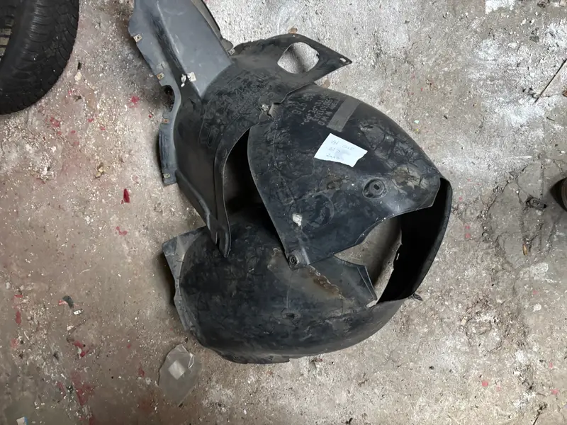 Pare boue avant droit Volkswagen golf 6 (5K0)