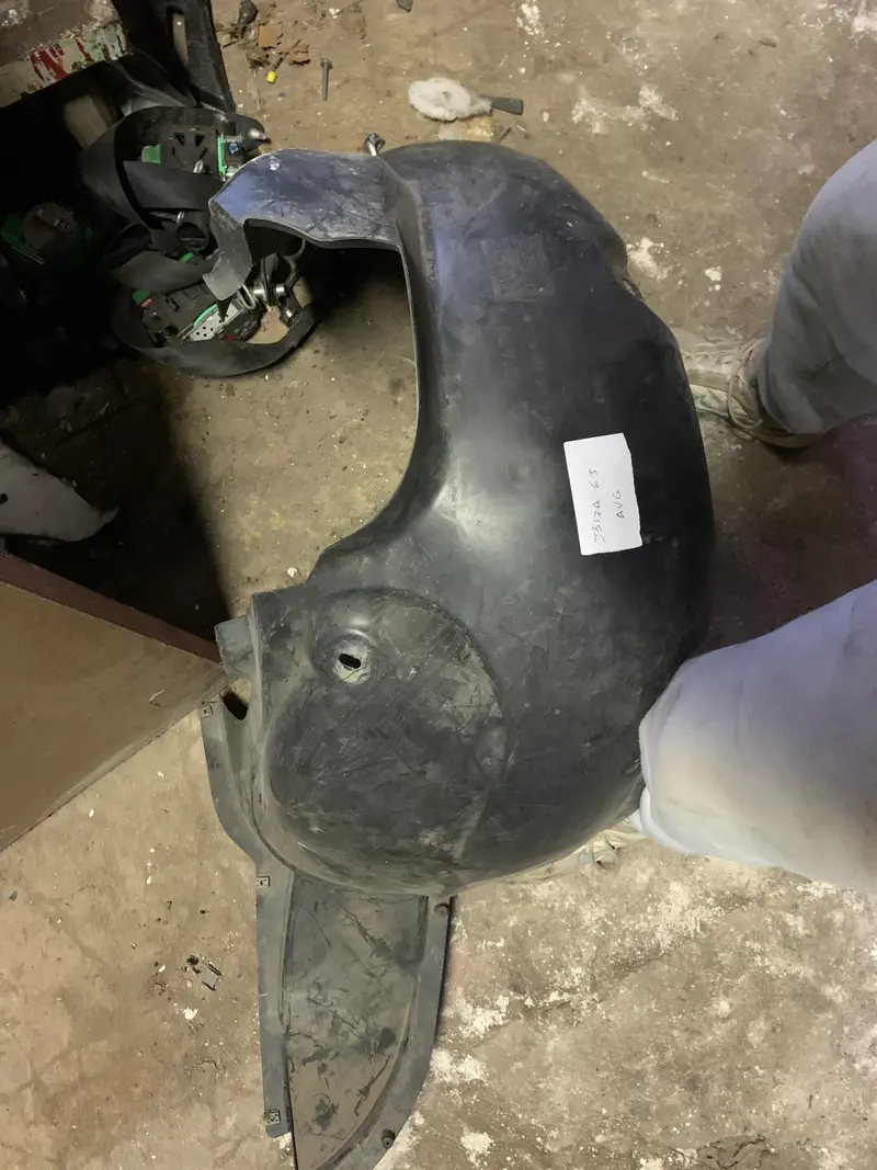 Pare boue avant gauche Seat Ibiza 6J
