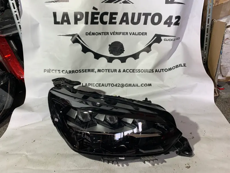 Phare avant droit Peugeot 2008 2