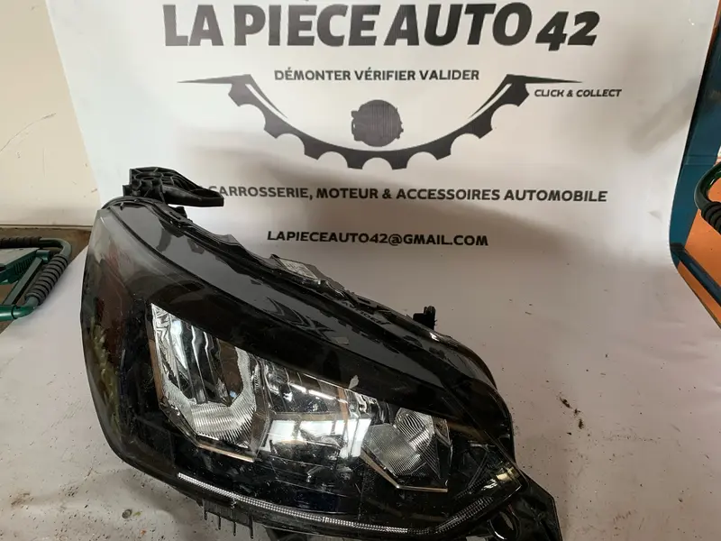 Phare avant droit Peugeot 208 2 Phase 1
