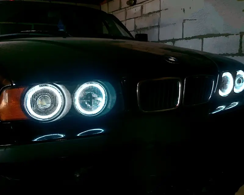 Phares Angel Eyes Anneaux LED pour BMW Série 7 E32 (1986 à 1994)