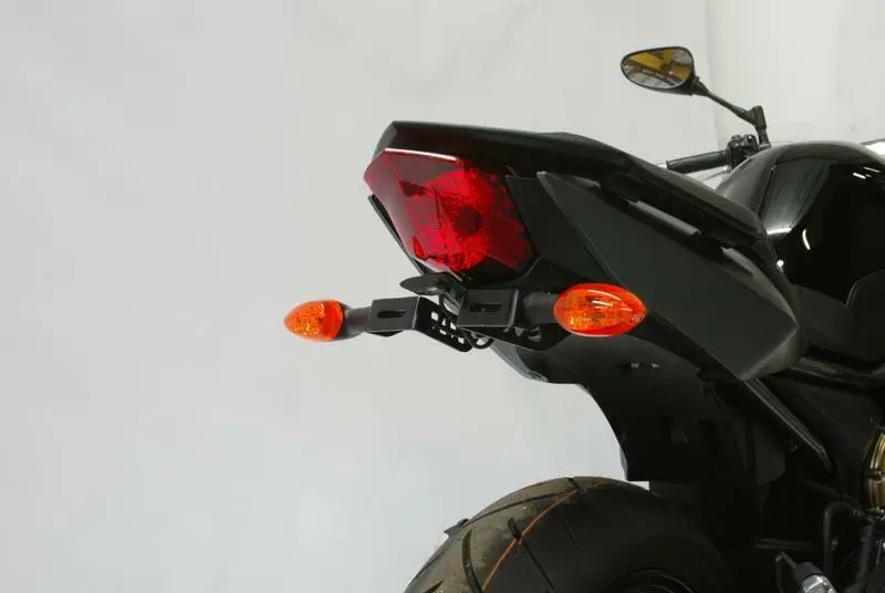 SUPPORT DE PLAQUE R&G RACING NOIR YAMAHA