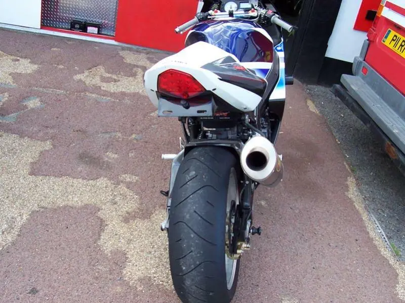SUPPORT DE PLAQUE R&G RACING POUR SUZUKI GSXR1000